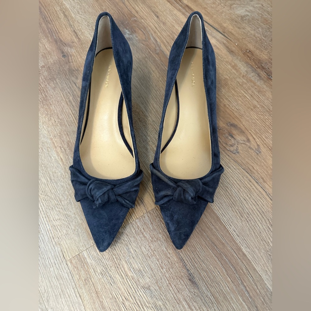 ANN TAYLOR  Navy Suede Pointed Toe KittenHeels with Bow